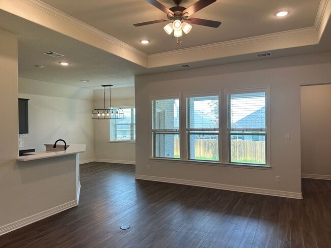 Building Photo - College Station - 3-bedroom, 2-bathroom, 2...