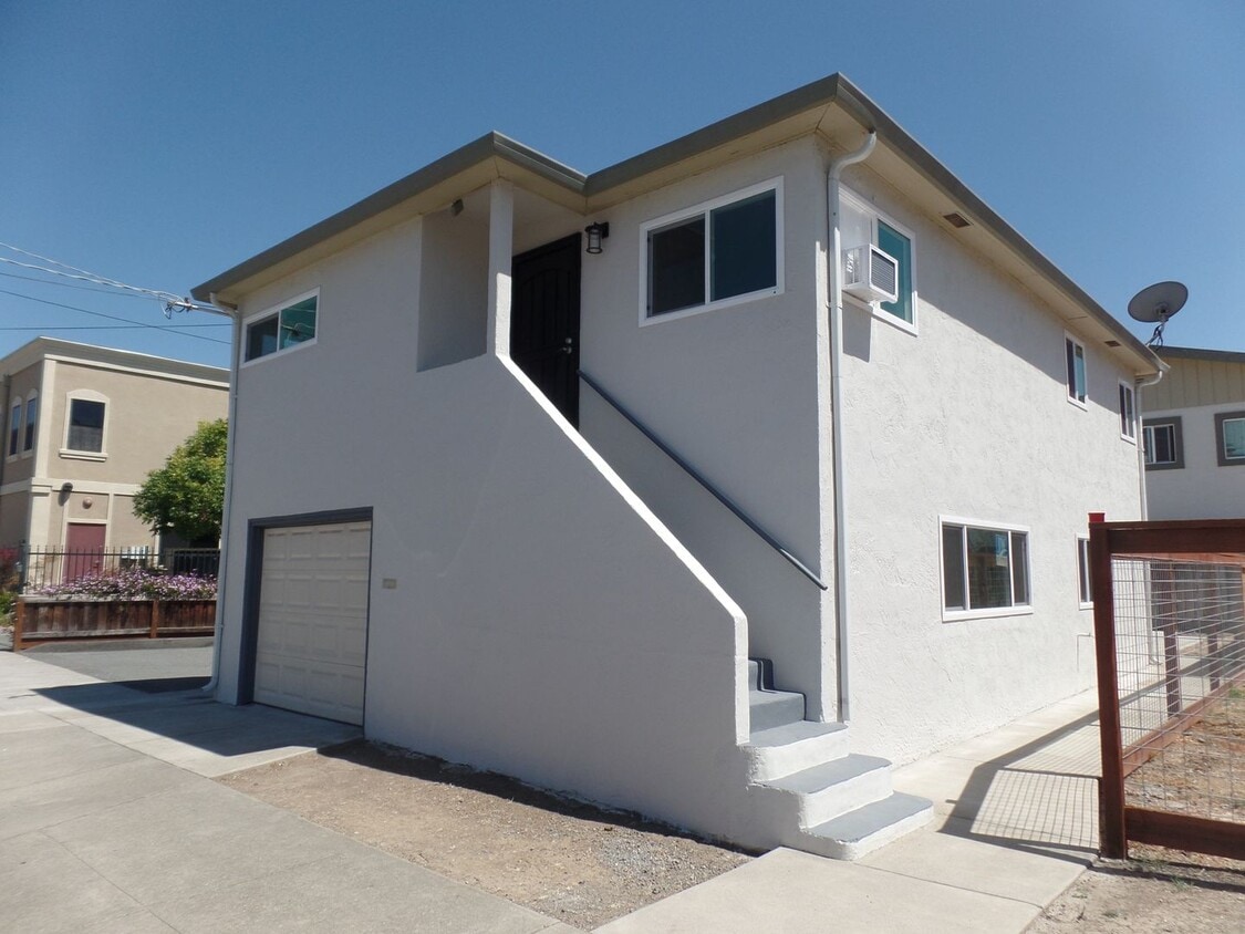 Primary Photo - 2 + Bedroom / 1 1/4 Bath Home in Rodeo