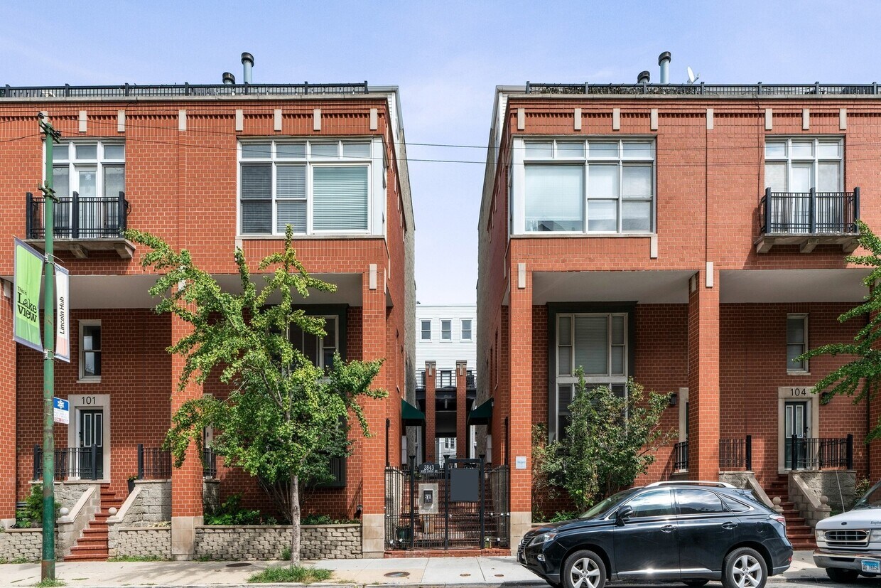 Primary Photo - 2843 N Lincoln Ave