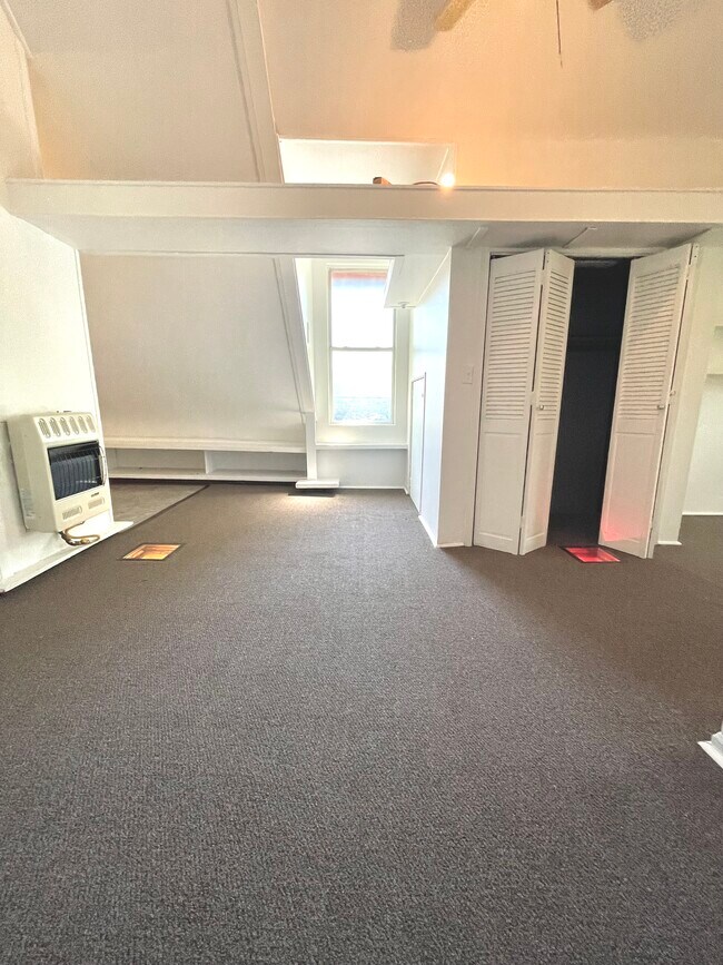Building Photo - 2061 N Whipple St