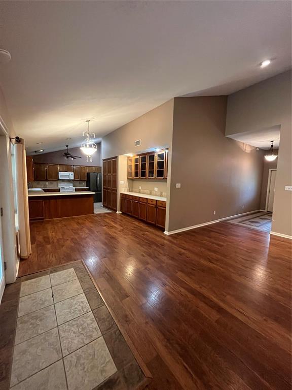 Foto del edificio - 2107 Greentree Dr