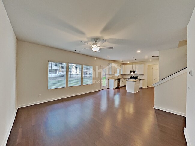 Building Photo - 482 Camp dr