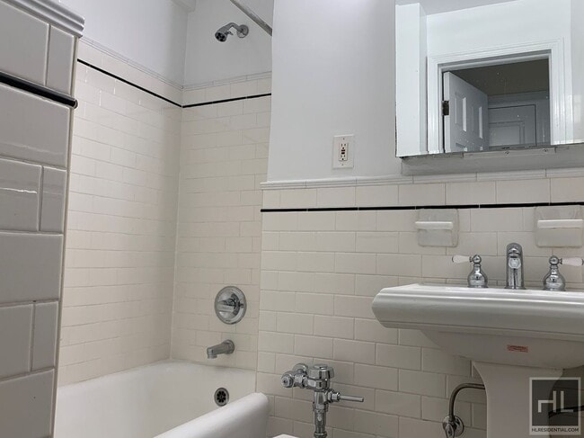 Building Photo - Christopher Street