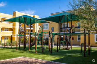 Building Photo - Villas de la Montana