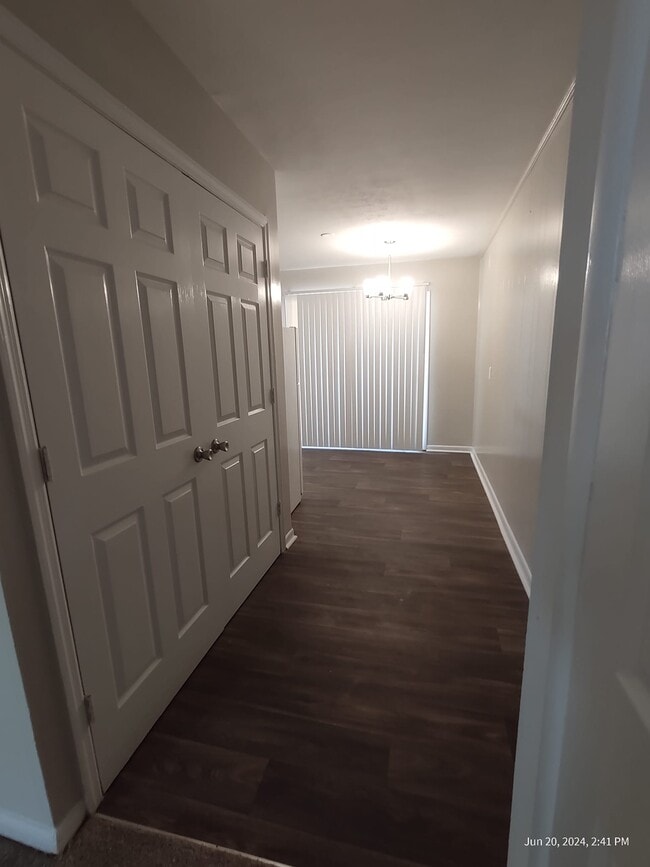 Building Photo - Gardenbrook