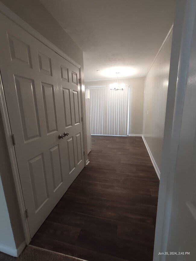 Building Photo - Gardenbrook