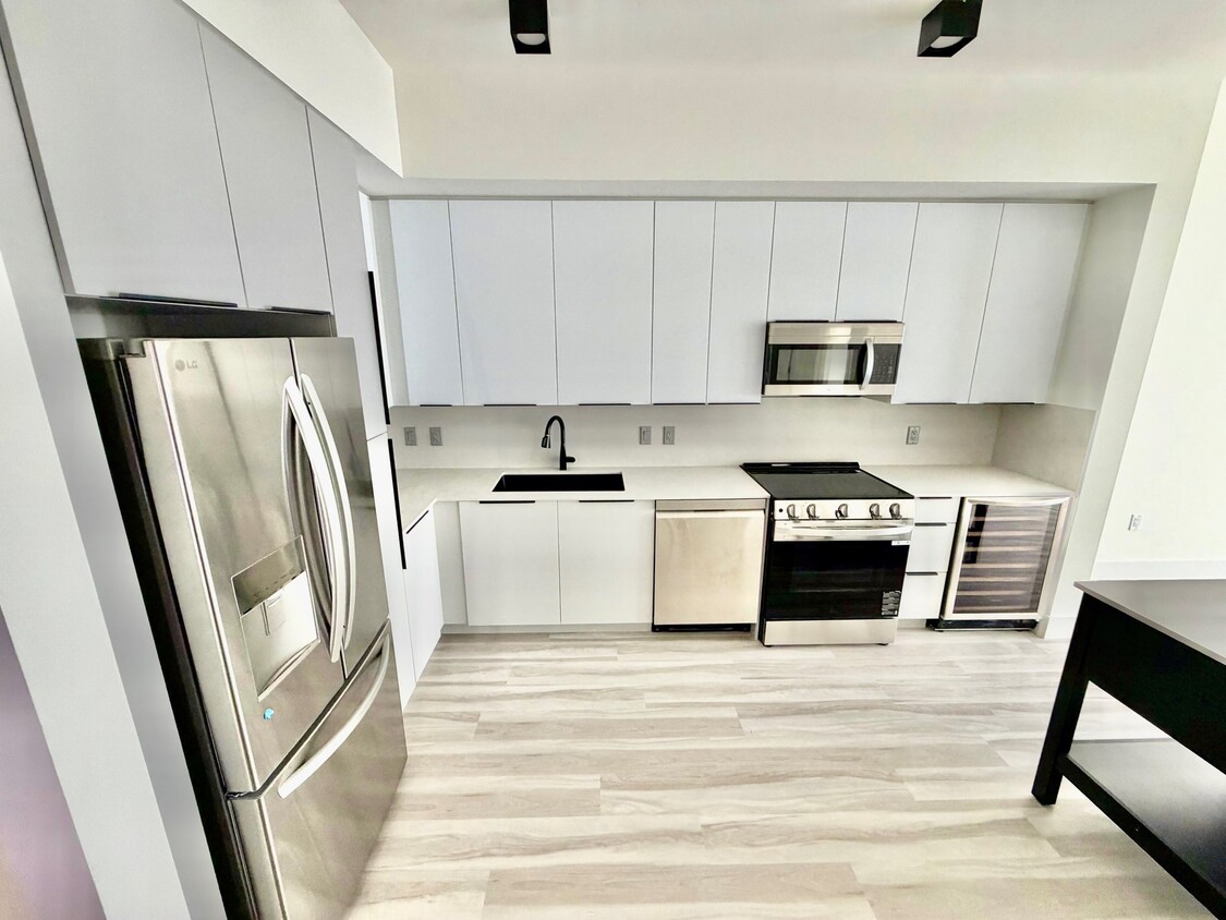 Photo - 18631 NE 25th Pl (Miami, FL)