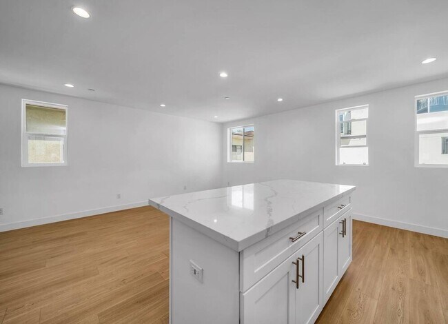 Foto del edificio - 227 N Park View St