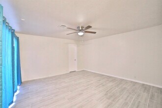 Building Photo - 10723 Shawnbrook Dr