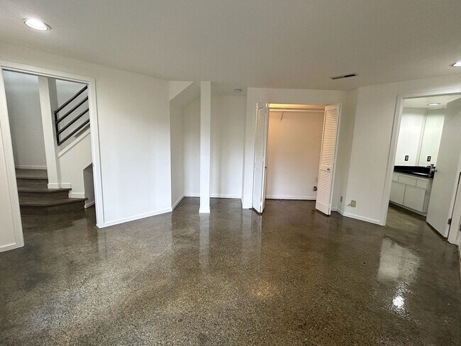 Building Photo - Capitol Hill Townhouse