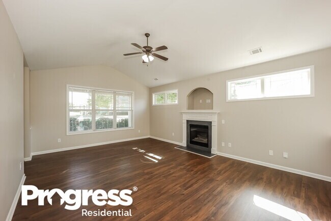 Building Photo - 123 Creekside Way