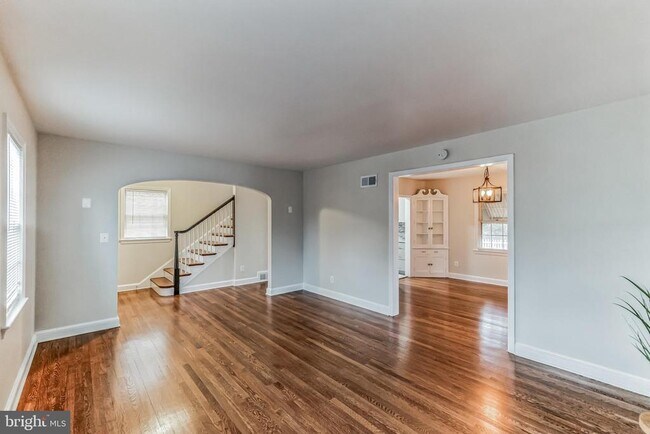 Building Photo - 440 N Nelson St