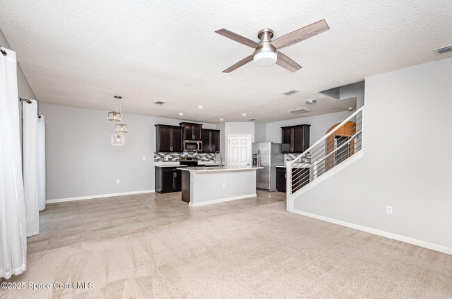 Building Photo - 112 Alamere Dr SW