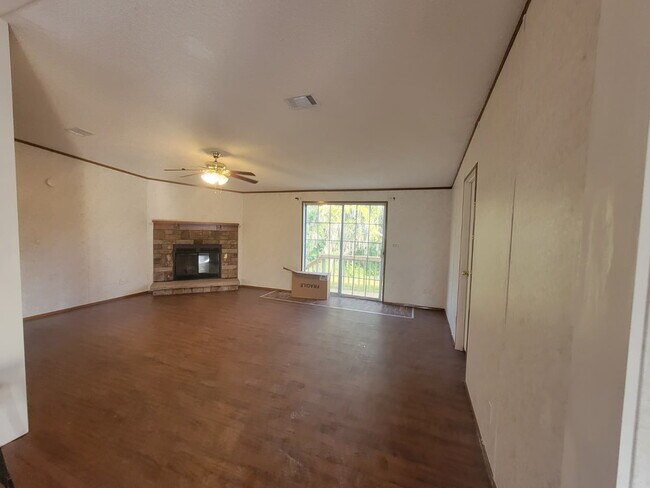 Foto del edificio - 4541 Deer Run Rd