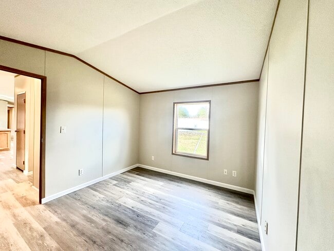 Building Photo - 90 Yankee Folly Rd