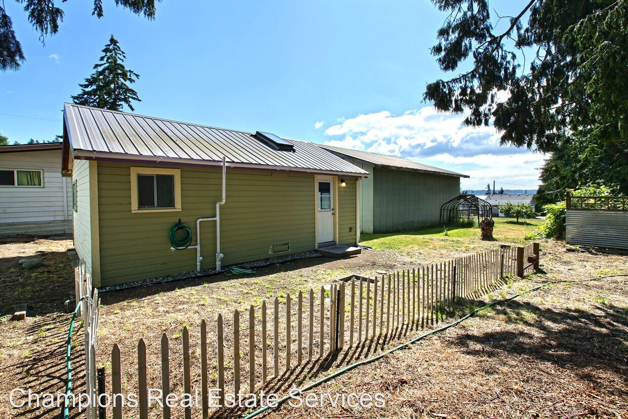 1 br, 1 bath House 938 Madrona Beach Rd House Rental in Camano