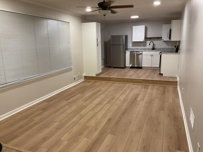 Building Photo - 215 Thornton Dr