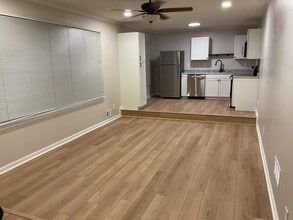 Building Photo - 215 Thornton Dr