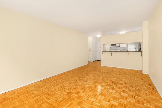 Foto del edificio - 2 S End Ave