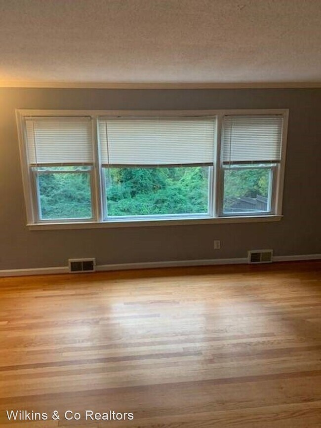 Building Photo - 5 br, 3 bath House - 249 Shamrock Dr