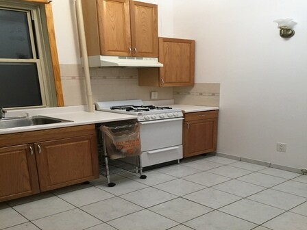 Primary Photo - 729 E 5th St