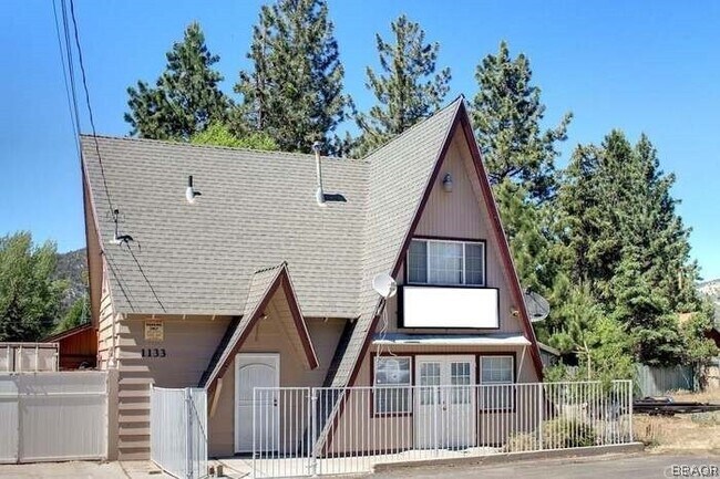 Foto del edificio - 1133 W Big Bear Blvd