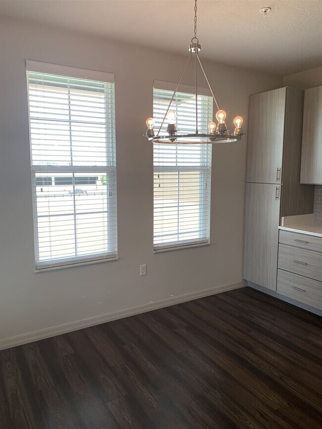 Building Photo - 5051 Lakewalk Dr
