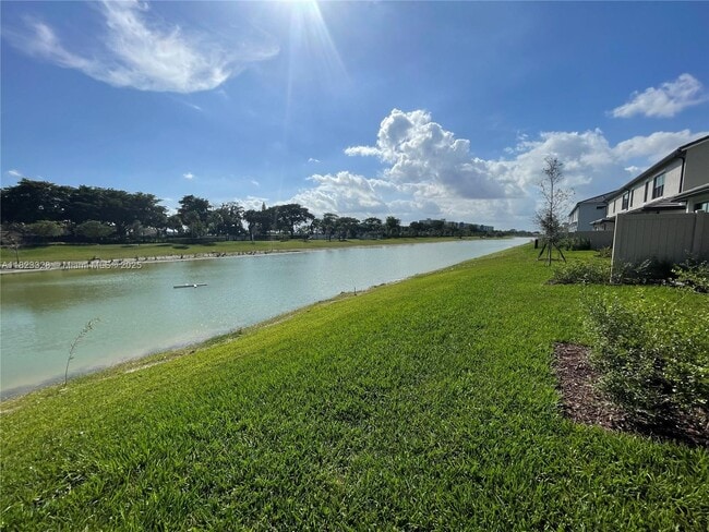 Building Photo - 2112 Appleton Cir S