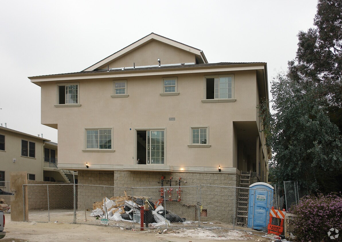 Foto del edificio - 563 N Kenmore Ave