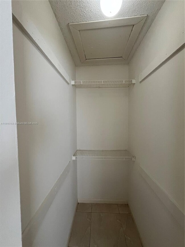 Building Photo - 126 SW 21st Ave