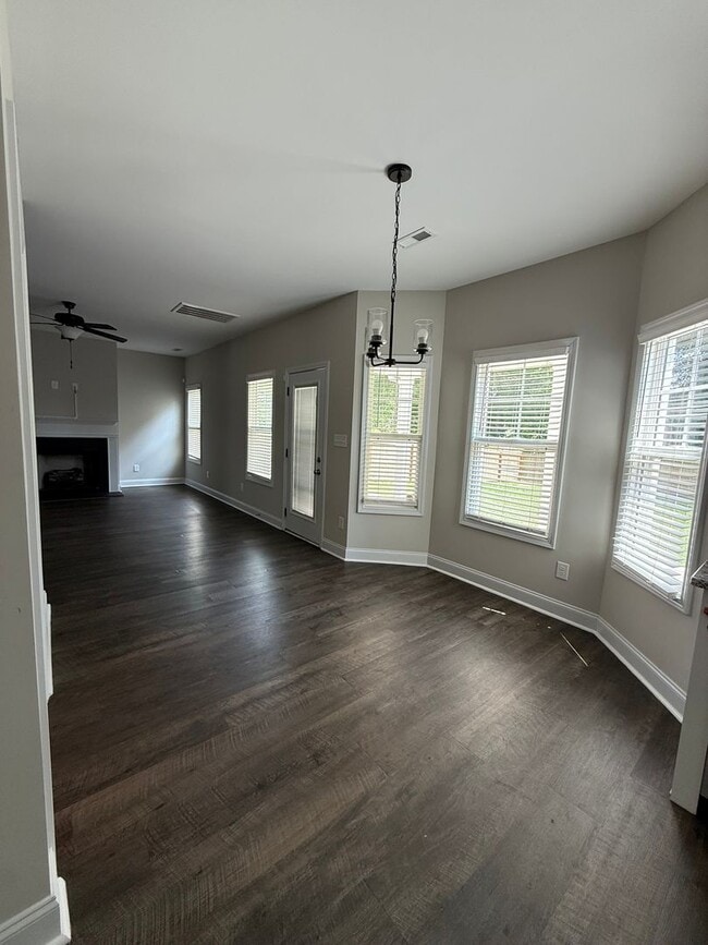 Building Photo - Beautiful 4-Bedroom House