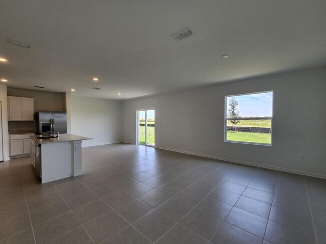 Foto del edificio - GORGEOUS NEW CONSTRUCTION!! 4-Bedroom Home...