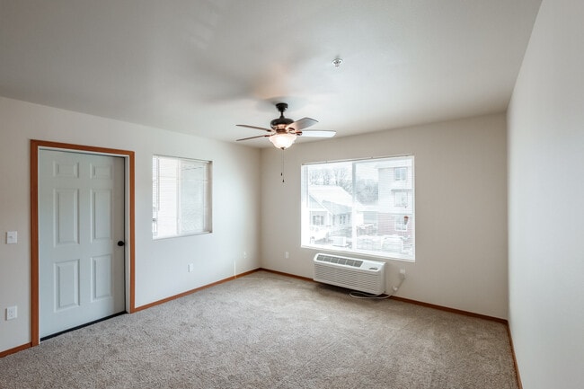 Example of Living room - 1921 College St