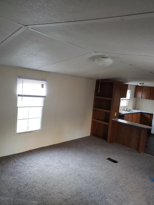 Building Photo - 60 K Way