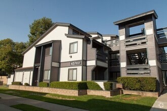 Building Photo - 45 Stenner St
