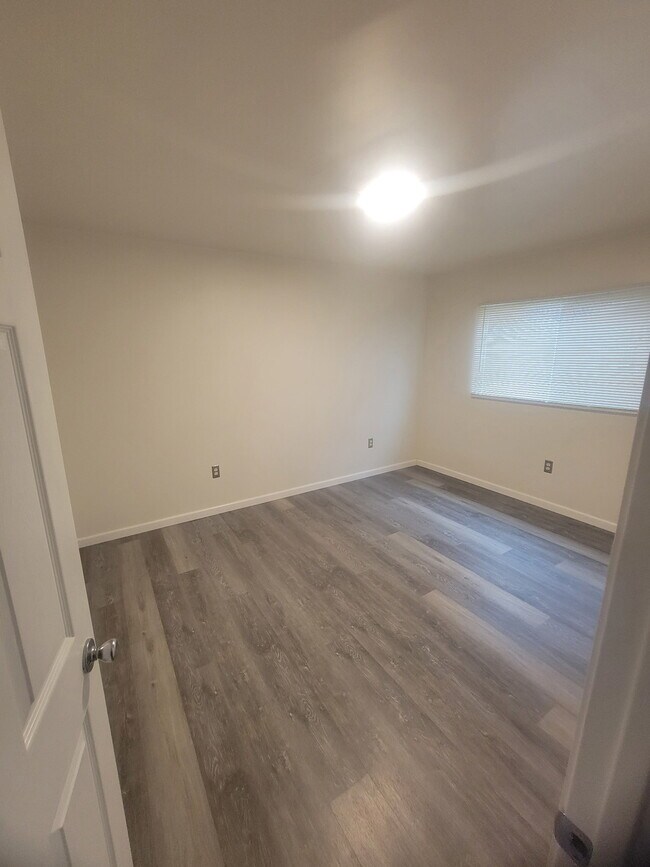 Foto del edificio - 1940 Darrah St