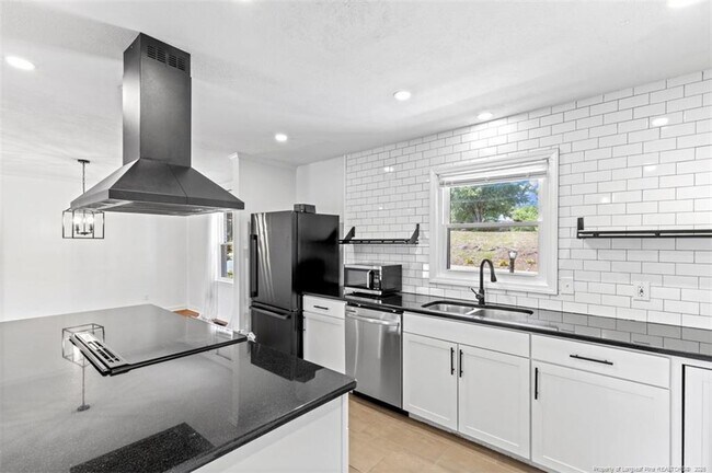 Building Photo - 2710 Fordham Dr