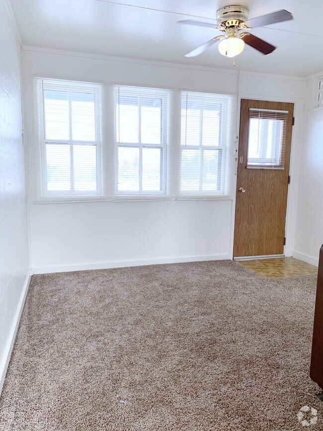 Building Photo - 558 Patton Ave