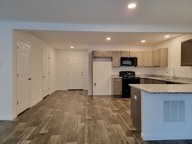 Building Photo - 144 Robert Cir