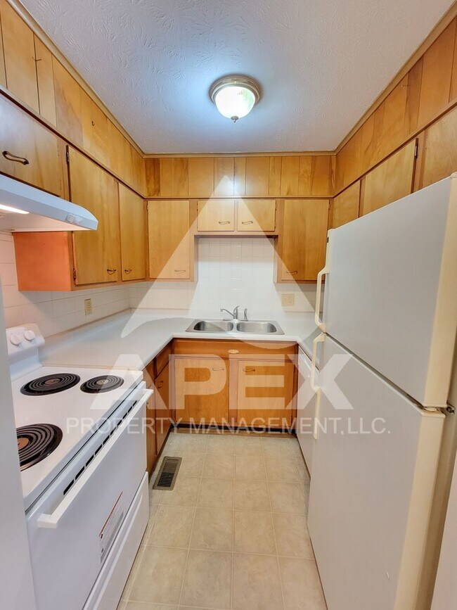 Foto del edificio - Spacious Ground Floor 1 Bd - 1Ba Apartment in Fountain City! W/D Hookup!