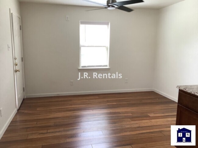 Building Photo - 1607 N WS Young Dr. Unit A, Killeen, TX 76543