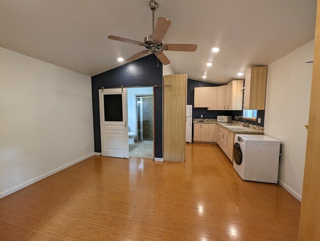 Building Photo - 5745 Mariposa Ave