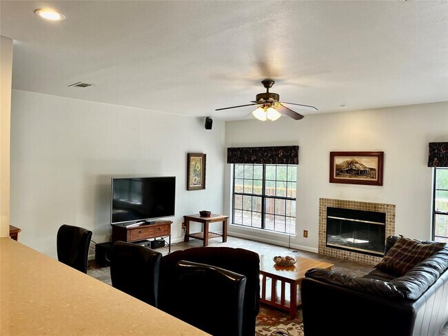 Building Photo - 12013 Fitzhugh Pl