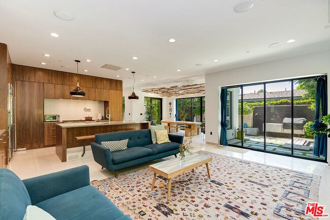 Building Photo - 4233 Shadyglade Ave