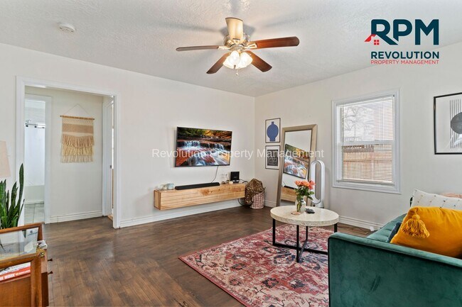 Building Photo - 2 BEDROOM HOME IN ROY