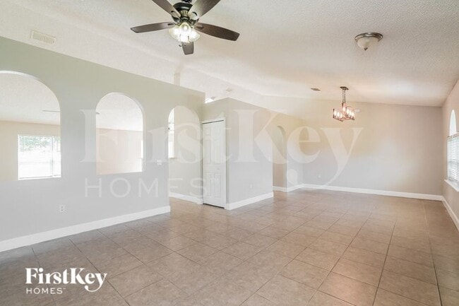 Foto del edificio - 129 Aurora Ln