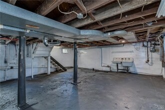 Building Photo - 213 N Pleasant St