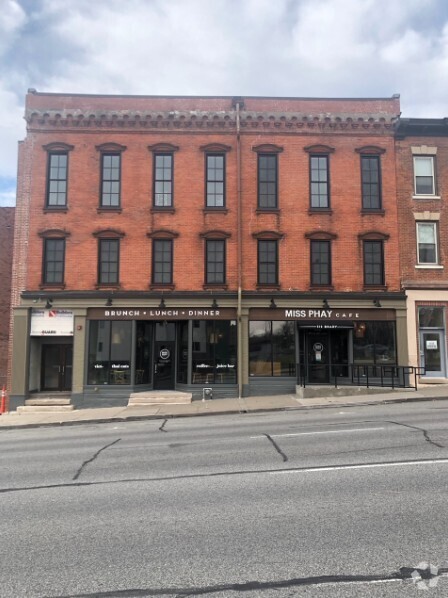 Building Photo - 508 Brady St