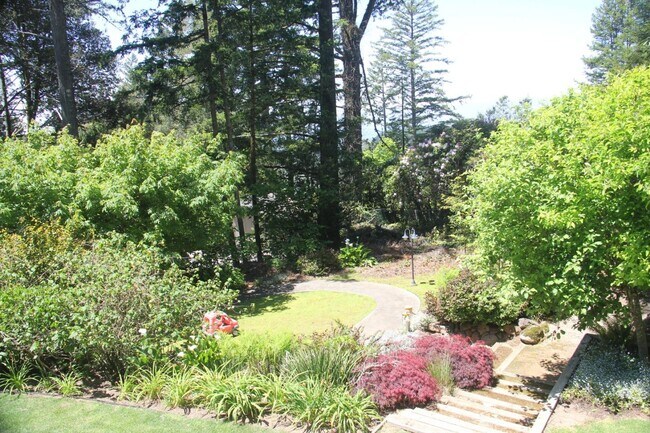 Building Photo - 13060 Skyline Blvd