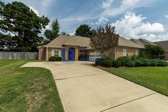 Building Photo - 100 Bremen Ct